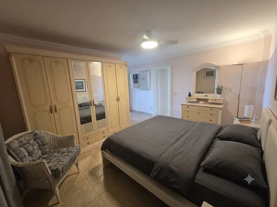 Schlafzimmer mit Doppelbett 180×200 in Bernardo