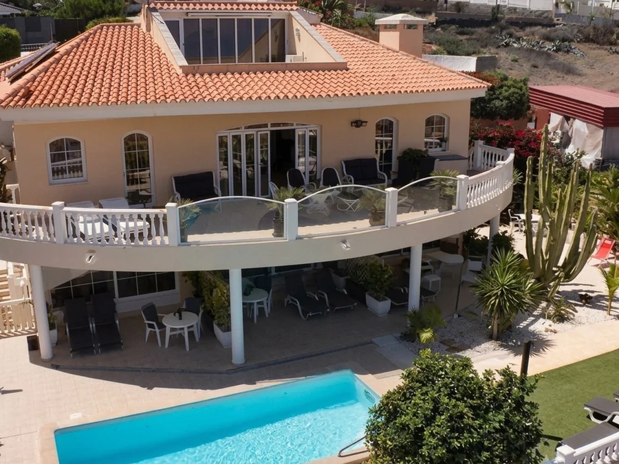 Die Villa Casa Martini mit Terrasse und Pool